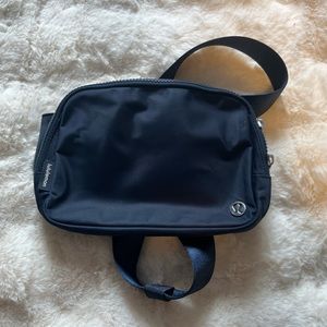 Everywhere Belt Bag 2L Navy